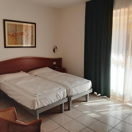 Hotel Florida Limone sul Garda Exteriör bild