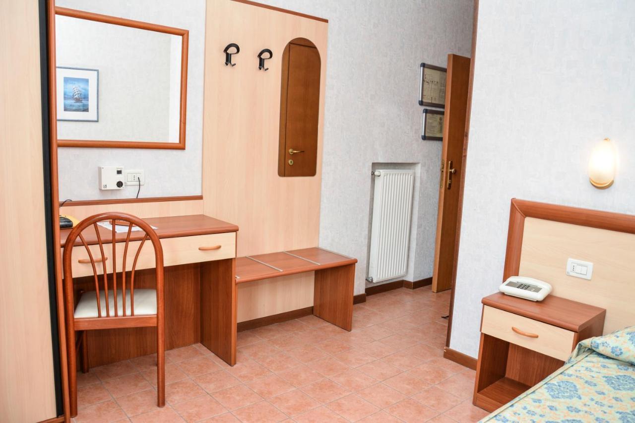 Hotel Florida Limone sul Garda Exteriör bild