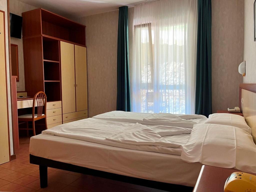 Hotel Florida Limone sul Garda Exteriör bild