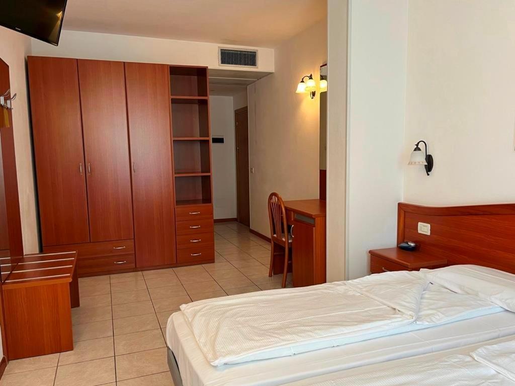 Hotel Florida Limone sul Garda Exteriör bild